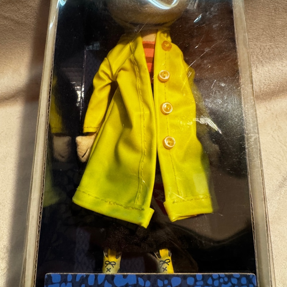 Coraline Doll Prop Replica NIB - Picture 4 of 11